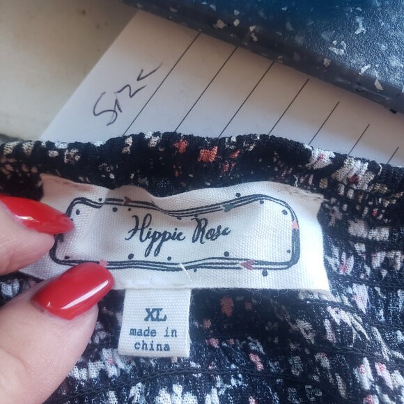 Elegant Black and White Halter Maxi Dress - Picture 4 of 4